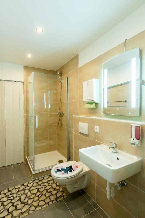 Hotel Pension Dahlem Berlin Bagian luar foto