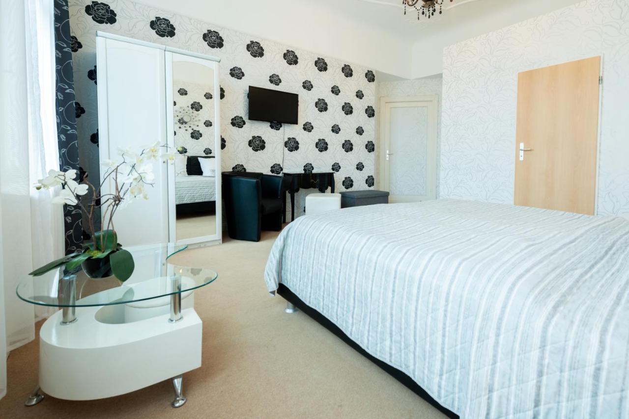 Hotel Pension Dahlem Berlin Bagian luar foto